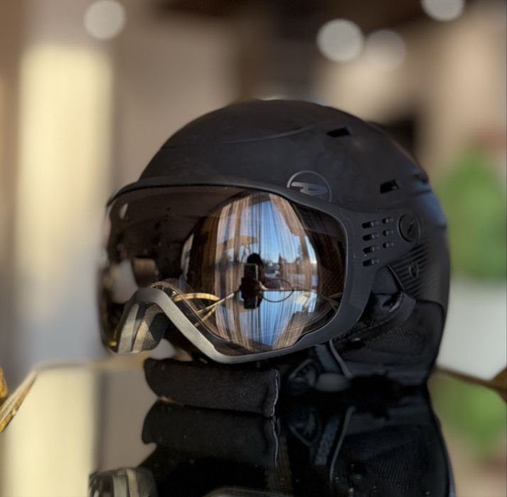 Ски каска Rossignol с интегриран фотохромен визьор