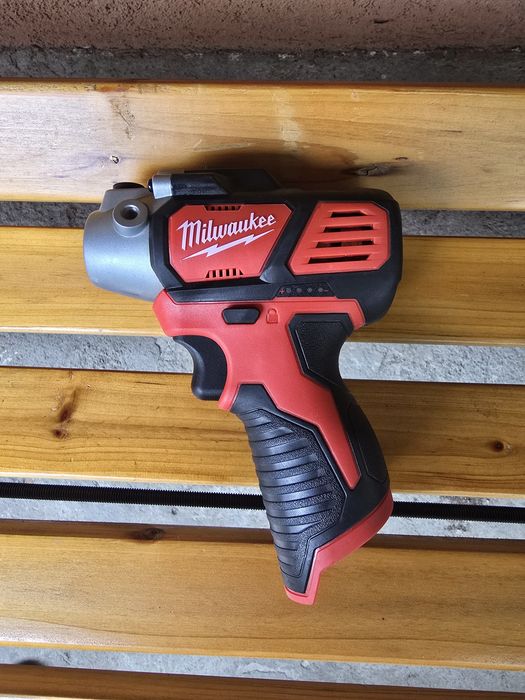 Mașină de lustruit/șlefuit subcompactă Milwaukee M12 BPS + acumulator  M12 HB5 HIGH OUTPUT