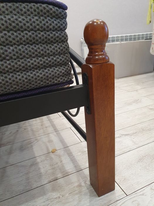 Кровать с матрасом