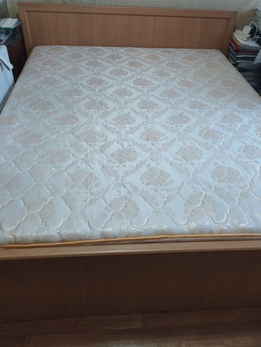 Кровать двуспальная