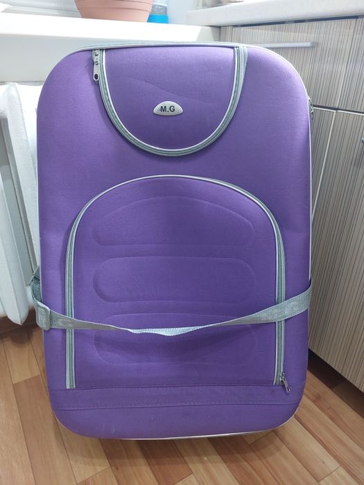 Продам чемодан на колесах