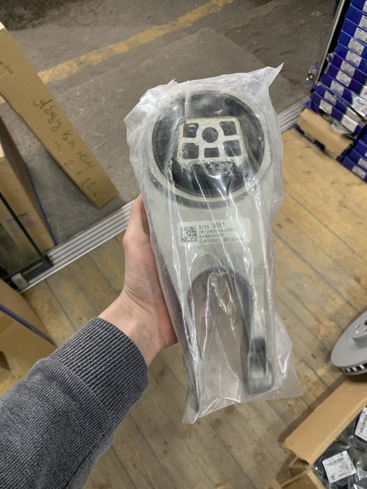 Подушка мотор и коробка Malibu2