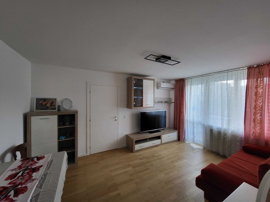 Închiriez apartament