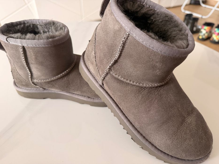 Стилни детски боти UGG