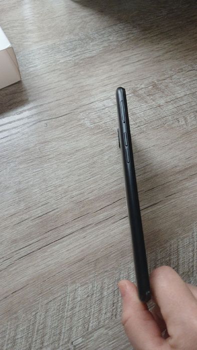 Продаётся телефон.