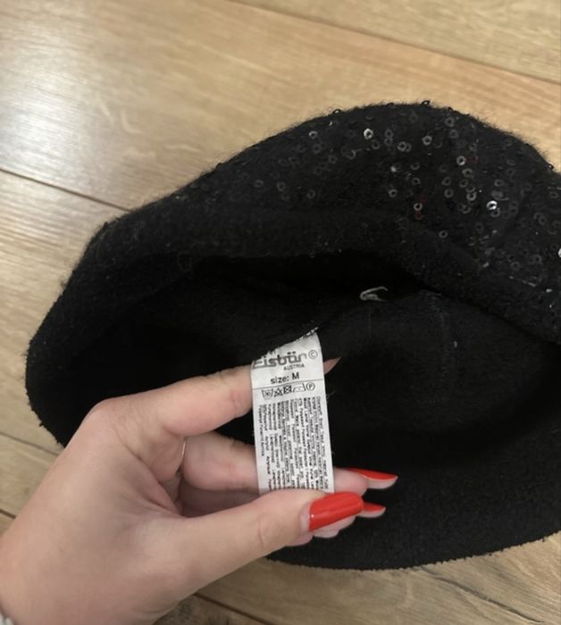 Caciula Eisbar cu paiete din lana