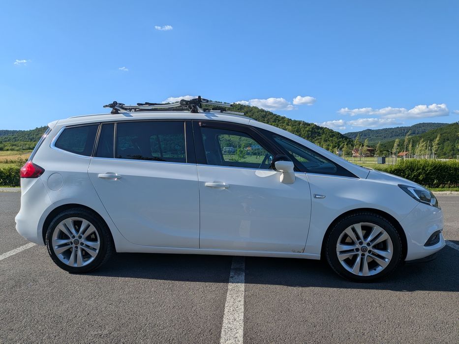 Vând Opel Zafira C Tourer 2.0 cdti 170 CP an 2017 - 7 locuri.