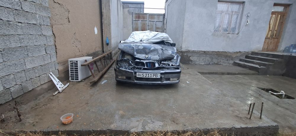 Bmw e36  sotiladi srochna pul kerak