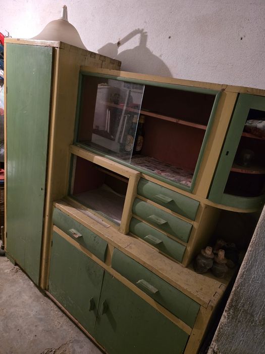 Dulapuri vechi din perioada comunistă