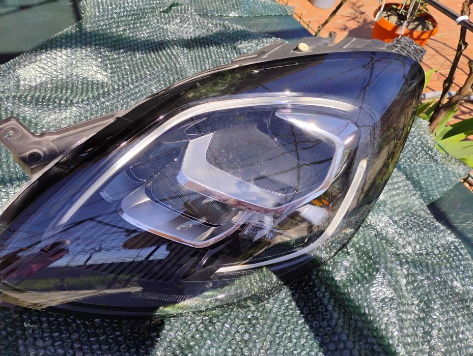 Vând far stânga față, Ford Puma Titanium Hybrid