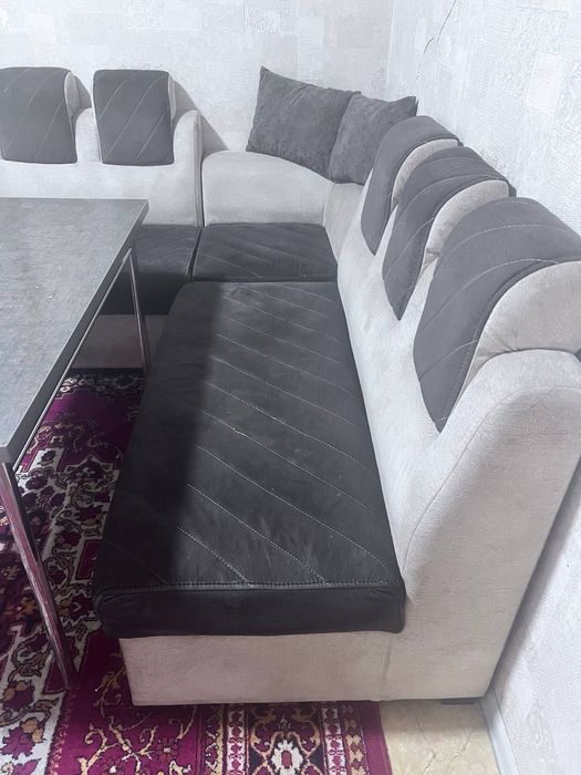 Уголок стол с пуфики, холати яхши ешик, унитаз ва ванна