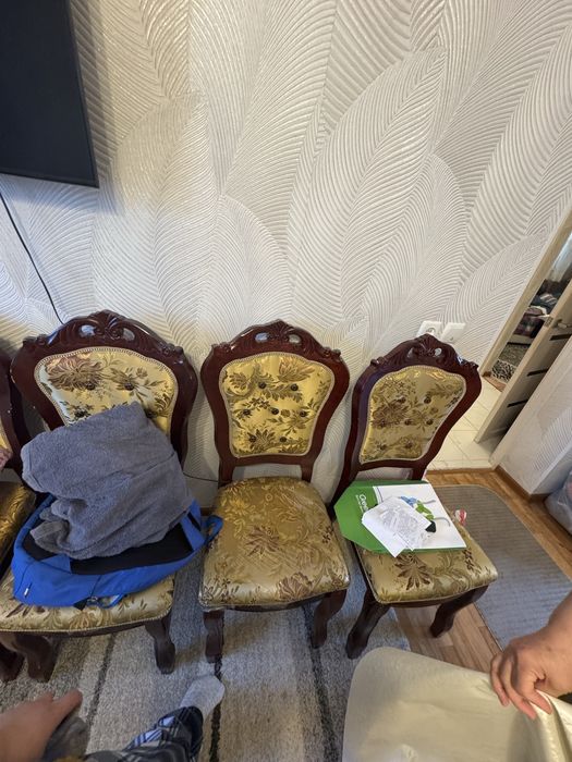 Стол в зал для гостей