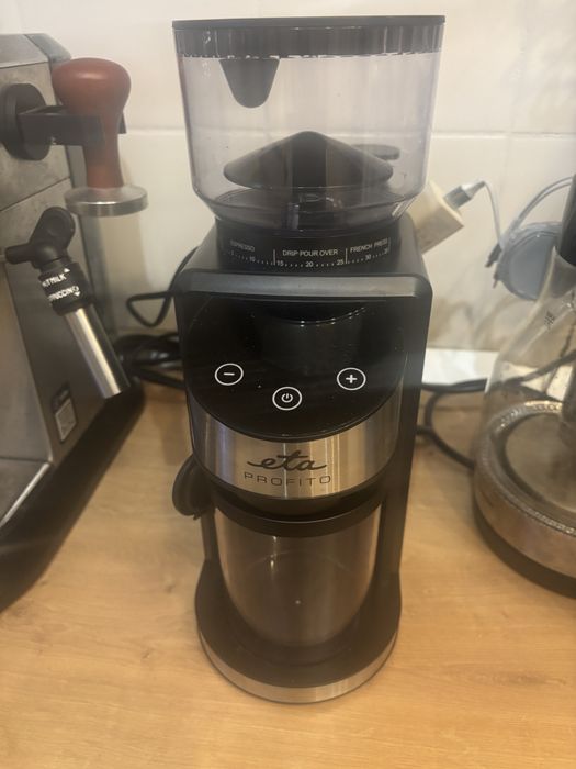 Espresor Delonghi Dedica si rasnita electrica