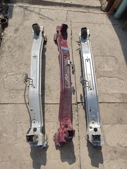 Усилитель бампера Honda CR-V RE