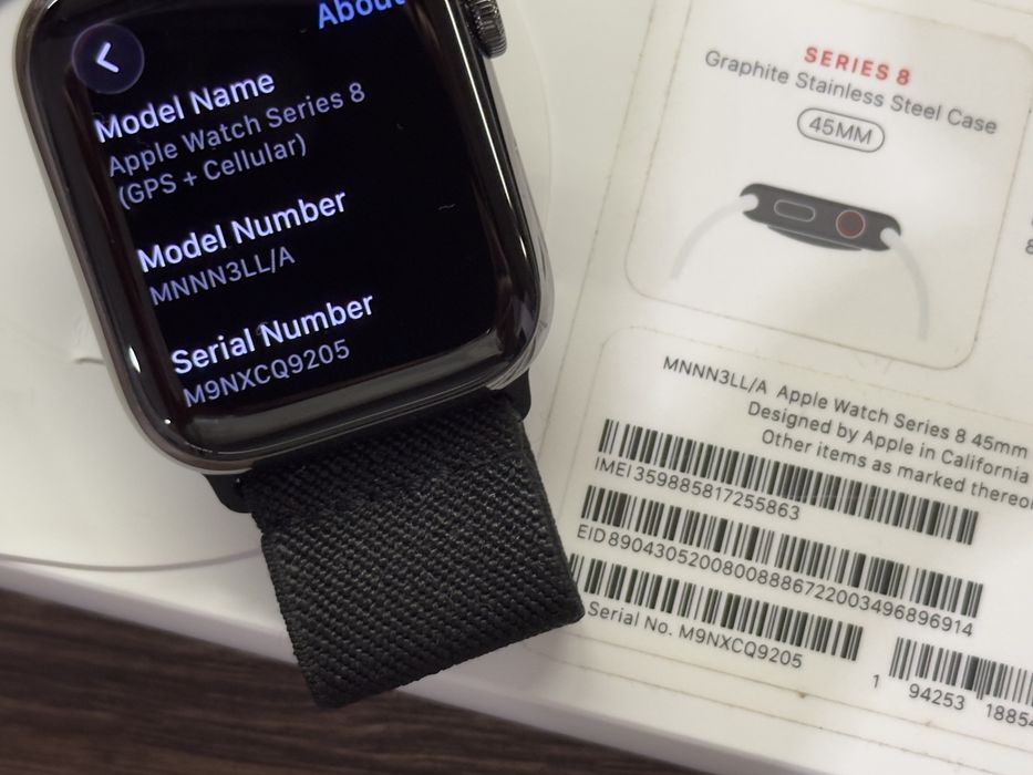 Apple Watch 8 Stainless Steel Graphite - 45mm