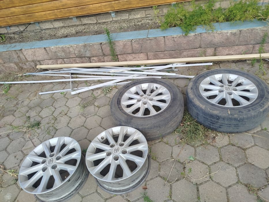 Шины с дисками Тойота R16