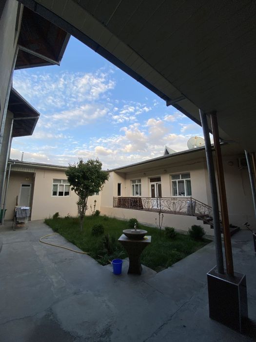 Yangi hayot tumanida 15 xona uy sotiladi 6 sotix yer narxida