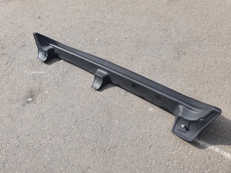 Спойлер на Mitsubishi Pajero IV
