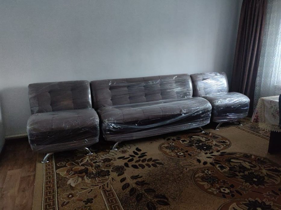 Продам диван с 2 креслами