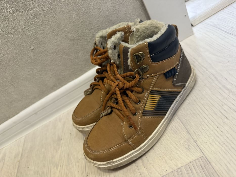 Отдам        ботинки        32 размер