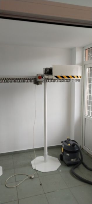 Conveior umerase haine