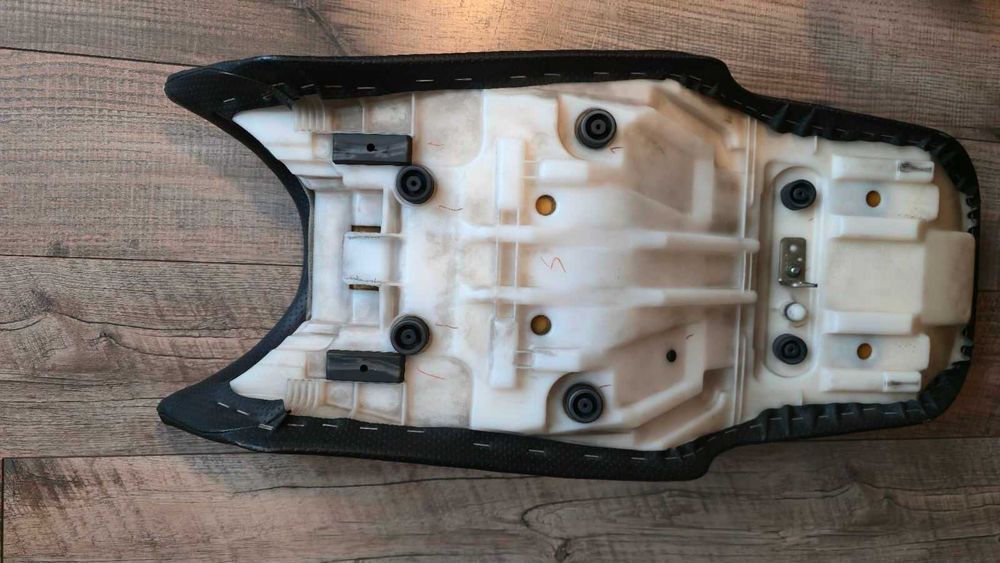 Седалка за мотоциклет Yamaha FZ6 2004