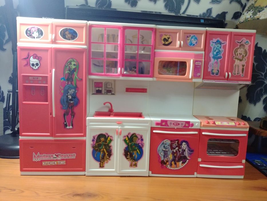 Продаю игровой набор мебели Monsters High
