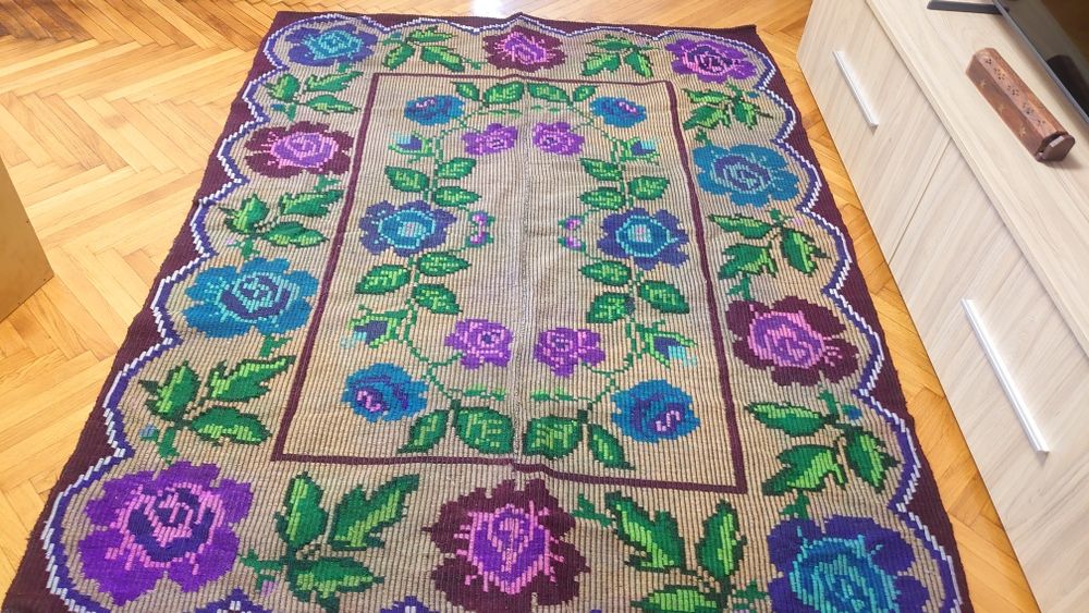 Vând cuvertura pt pat țesută manual la război