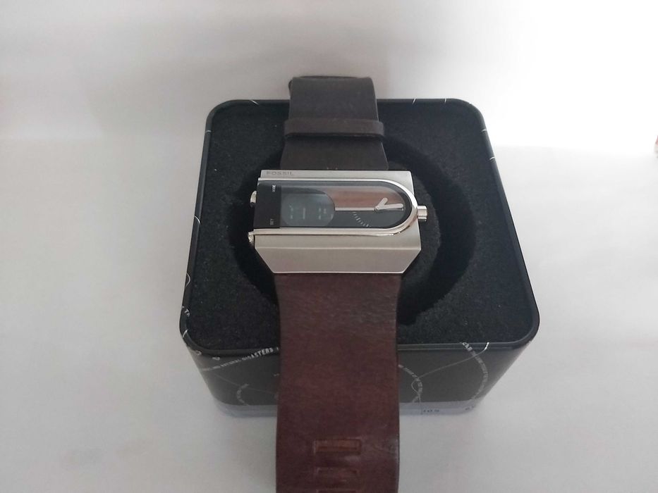 Ceas Fossil cu afisaj dual stil Mid-Century Modern