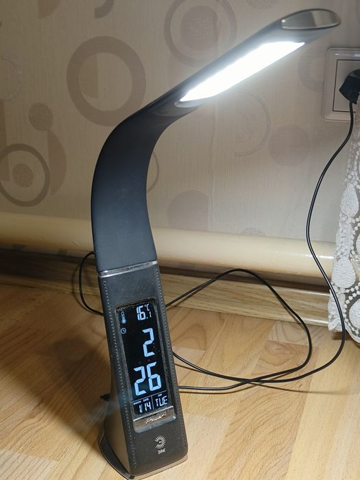 Настольная лампа органайзер дата день время температура