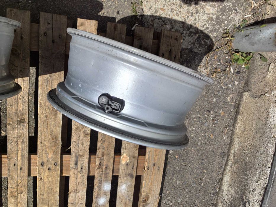 16 цола 5 х 114,3 мм Тойота Аурис - 6,5 Инча / ЕТ 45 - Само 2 броя