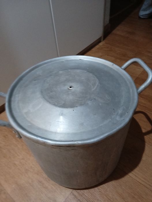 Продам алюминиевую кастрюлю