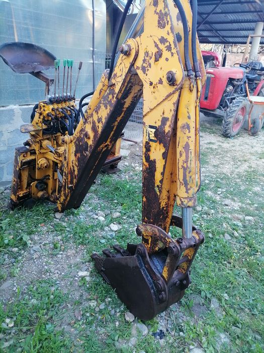 Brat miniescavator bobcat tractor marca FAI