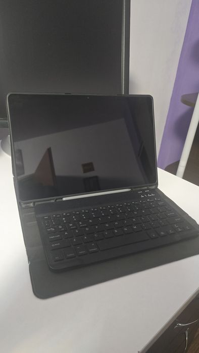 Таблет Samsung Tab S9 FE 256 GB + подарък Клавиатура и калъв
