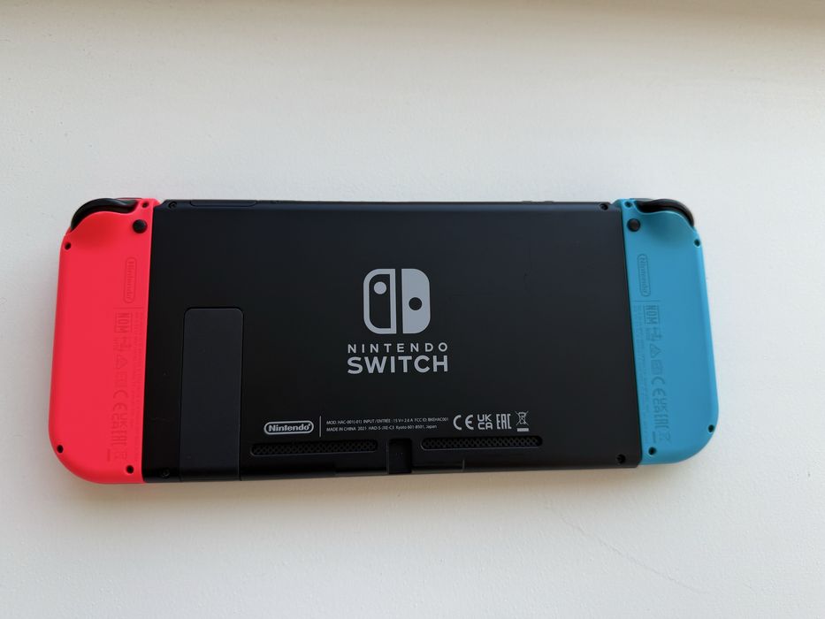 Nintendo Switch + Minecraft + Super Mario Deluxe + калъф