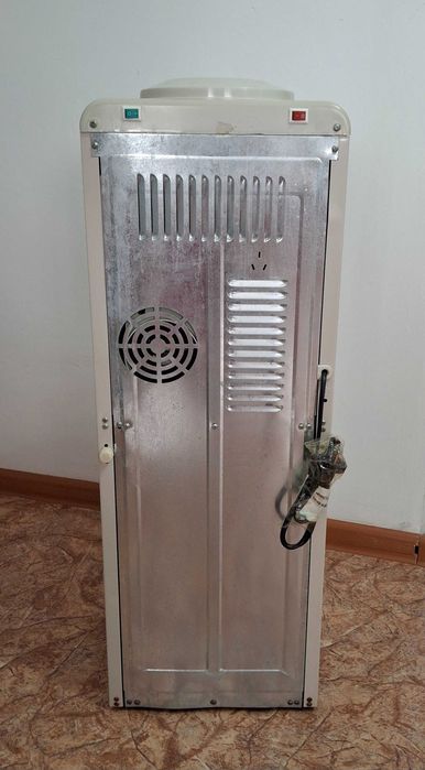 Продам кулер для воды (диспенсер)