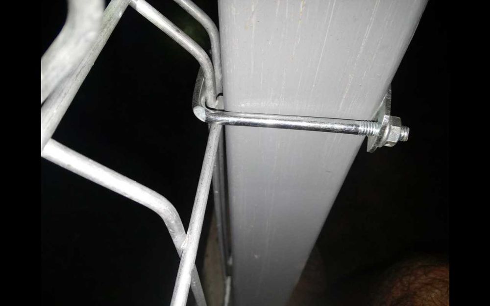 clema prindere fixare policarbonat plexiglass pe gard panou bordurat