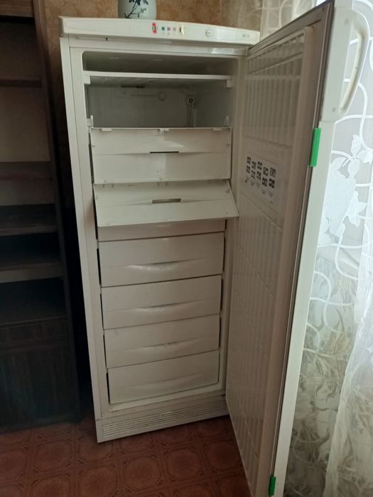 Продам морозильную камеру