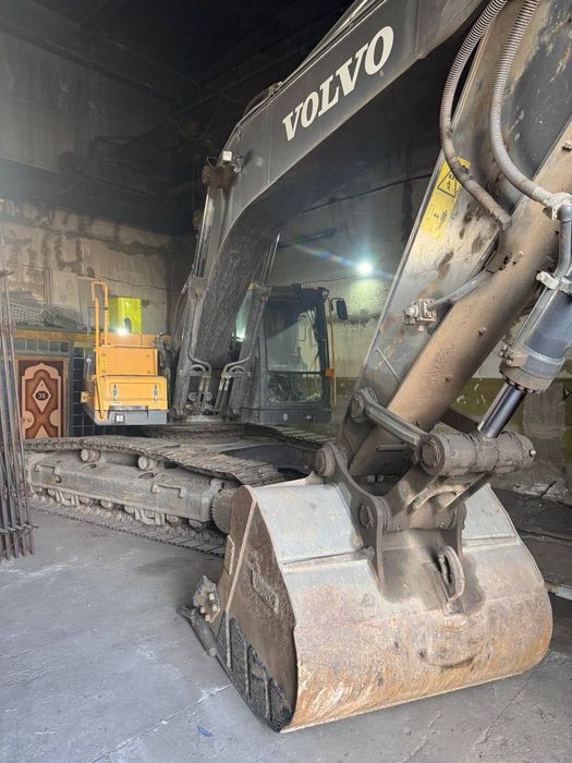 Продам гусеничный экскаватор VOLVO EC300DL