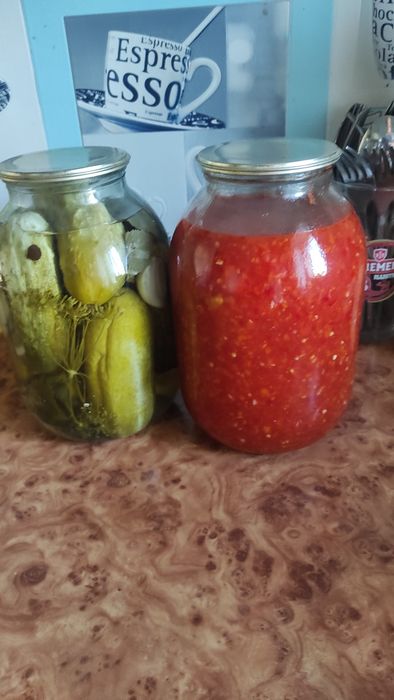Огурцы соленые и аджика
