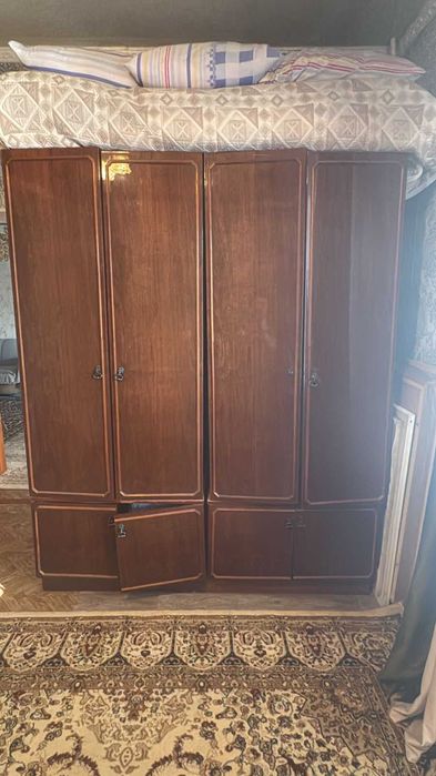 Шифоньер для спальной б/у