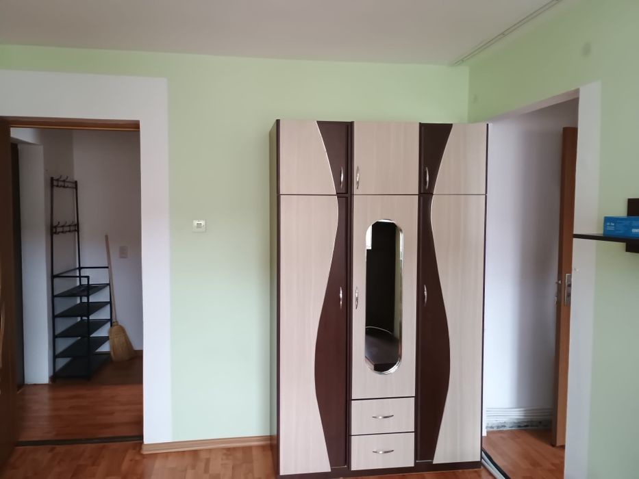Apartament 3 camere semidecomandat
