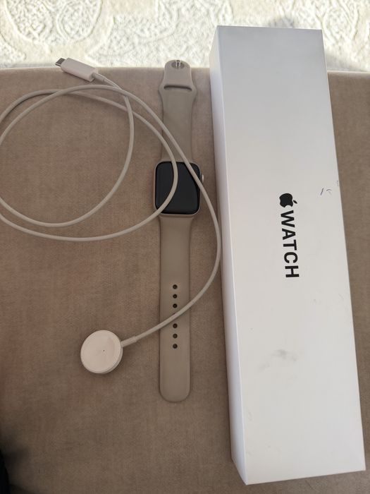 Продам Apple Watch SE