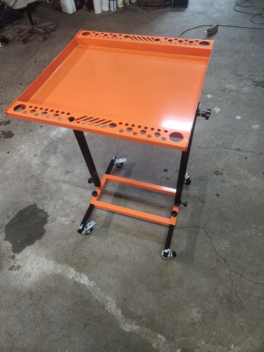 Мобилна пдр маса за инструмевти ш консумативи