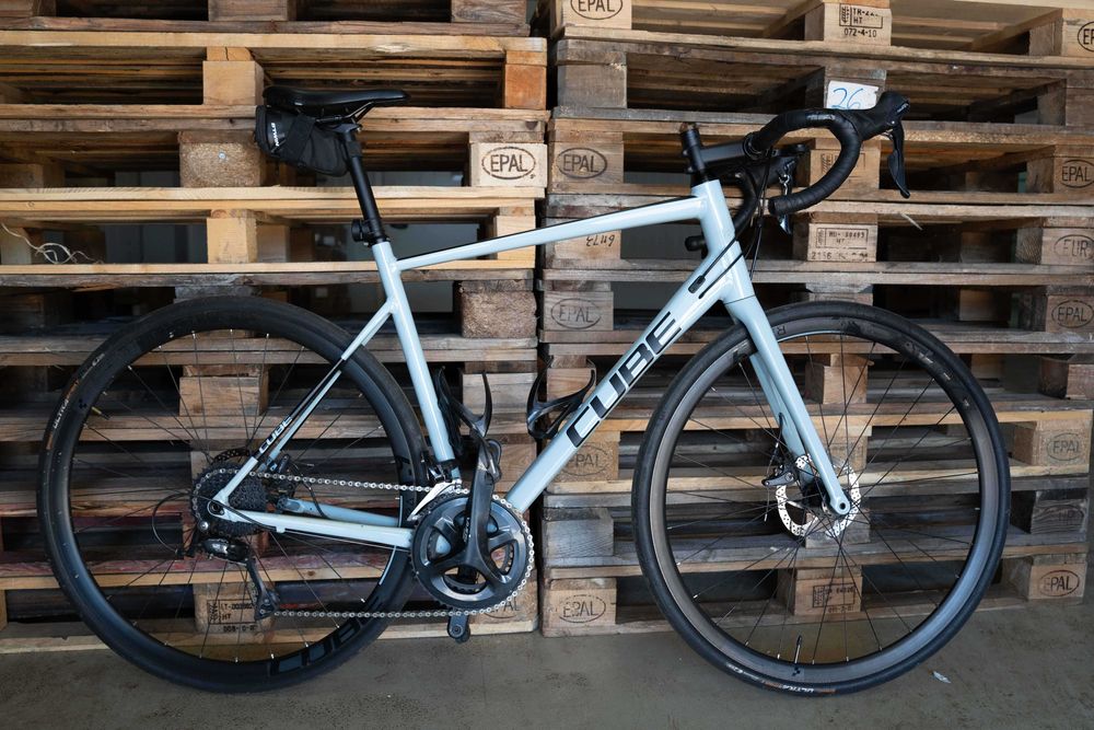 Шосеен велосипед CUBE Attain Pro