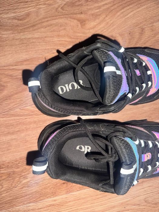 Продам кроссовки Dior b22