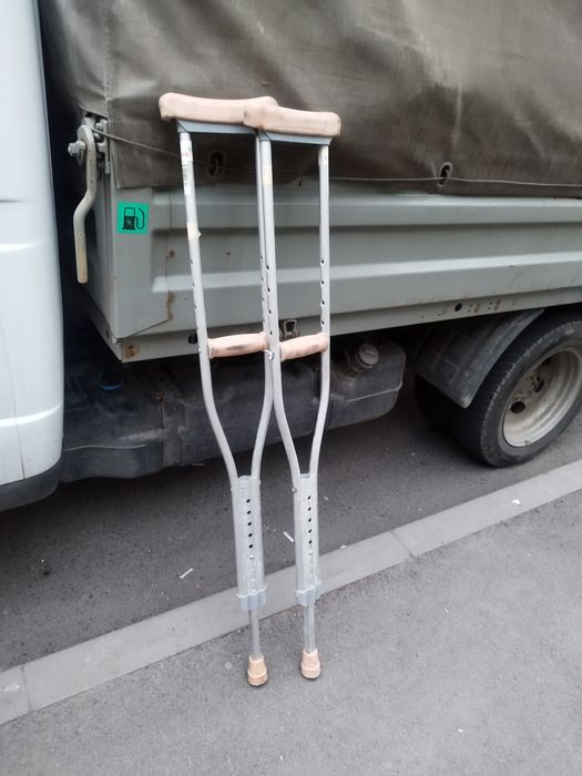 Продам костыли. Бу костыли