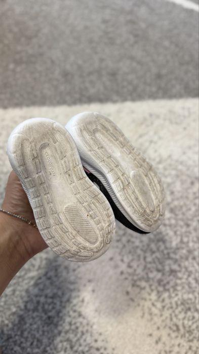 Adidasi adidas
