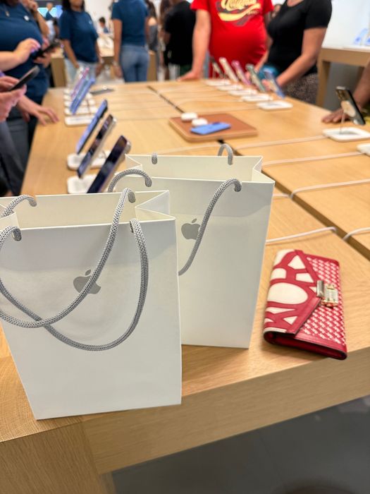 Новый Iphone 16 PRO GOLD