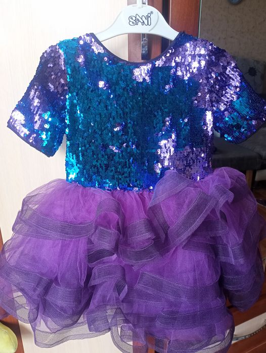 Продам платье для девочки ростовка 98-100